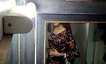큰 엉덩이와 브라를 가진 Swati Naidus의 개인 셀카 비디오