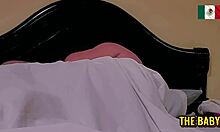POV-video af et par, der har sex på et motelværelse