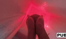Кендра Коул, потрясающая брюнетка, наслаждается чувственным душем в домашнем видео