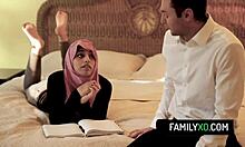 Stiefsohns unanständige Begegnung mit seiner Hijab-tragenden Stieftochter