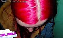 POV-video av ansiktsknull och sperma i munnen från flickvännen