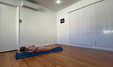 Ranná joga vedie k horúcemu sexu s milfkami