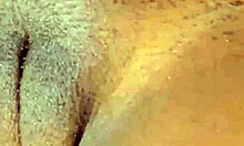 Sexy volwassen vriendin met sappige schaamlippen geniet van orale seks