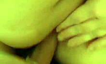 Jeune salope rousse à genoux qui veut de la bite