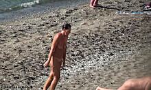 Video voyeur in HD con una fidanzata nudista bruna abbronzata