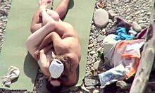 裸体主义者海滩上录制的令人难以置信的偷窥视频