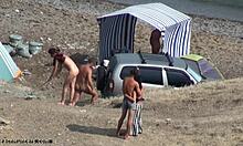Kinky nudistfolk som camper og er kinky med hverandre på kamera