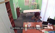 Sexo na câmera escondida com a sexy paciente negra Jasmine Webb