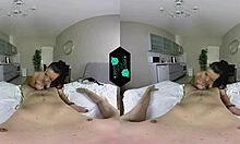 VR - Cuplu excitat într-o acțiune fierbinte în pat