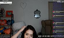 Amatorska Koreanka robi loda na kamerce