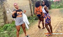 Afrikkalaiset tyttöystävät nauttivat kotitekoisesta lesbokolmiosta viidakkobileiden jälkeen