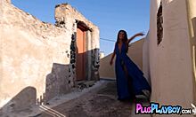 Italijanska lepotica Chiara Bianchino razkazuje svojo brezhibno postavo v osupljivem modrem kompletu