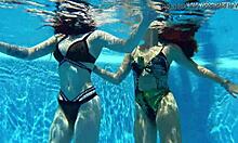 Adolescenții ruși și spanioli se udă și se dezlănțuie într-o piscină