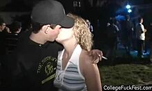 Gravação caseira de sexo de uma vadia adolescente pega no flagra