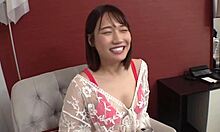 Asiatische Amateurin genießt eine heiße Begegnung in ihrer winzigen Wohnung