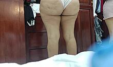 Мачеха-любительница попалась на домашнем видео с бондажем в белье