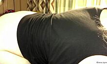 Magas, szőke Jenna Jaymes nagy fekete farkat vesz fel egy házi készítésű interracial videóban