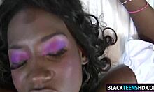 Джаззи Джеймисон, пышная чернокожая женщина, проникается дома