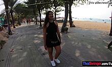 큰 엉덩이를 가진 태국 십대 소녀가 관광객에게 섹스하는 십대 하드 코어 영화