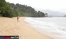 Amandaborges, en brasiliansk amatørbabe, bliver fanget på stranden for analsex