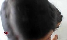 Kotitekoinen video meksikolaisesta tytöstä, joka antaa päänsä ja ratsastaa poikaystävällään