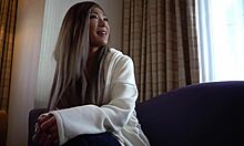 אישה יפנית מקבלת זיון מהחבר שלה בסרטון ביתי
