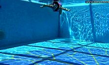 제시카 링컨의 집에서 만든 비디오는 핫한 여자가 수영장에서 더블 페네트레이션을 즐기는 모습을 담고 있습니다